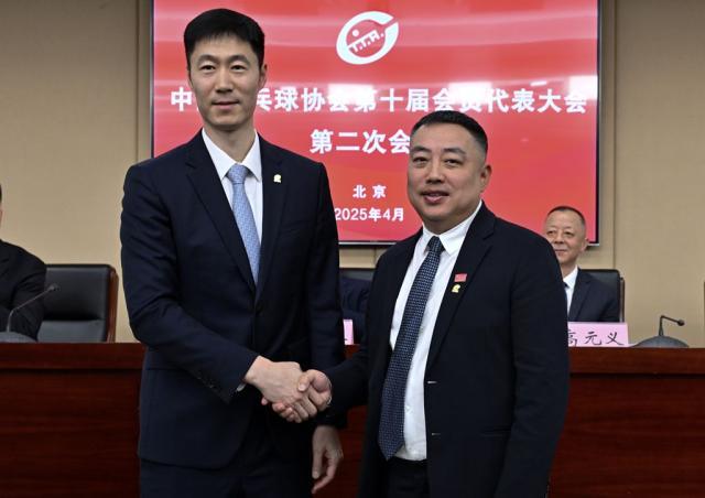 图片2 2025.04.23 中国乒乓球协会第十届会员代表大会第二次会议 刘国梁 王励勤 新华社 图片2_副本.jpg