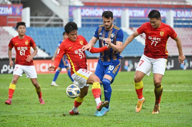 半岛体育官网-广州刷新纪录亚冠9连败  门将：尽管输球但在变好